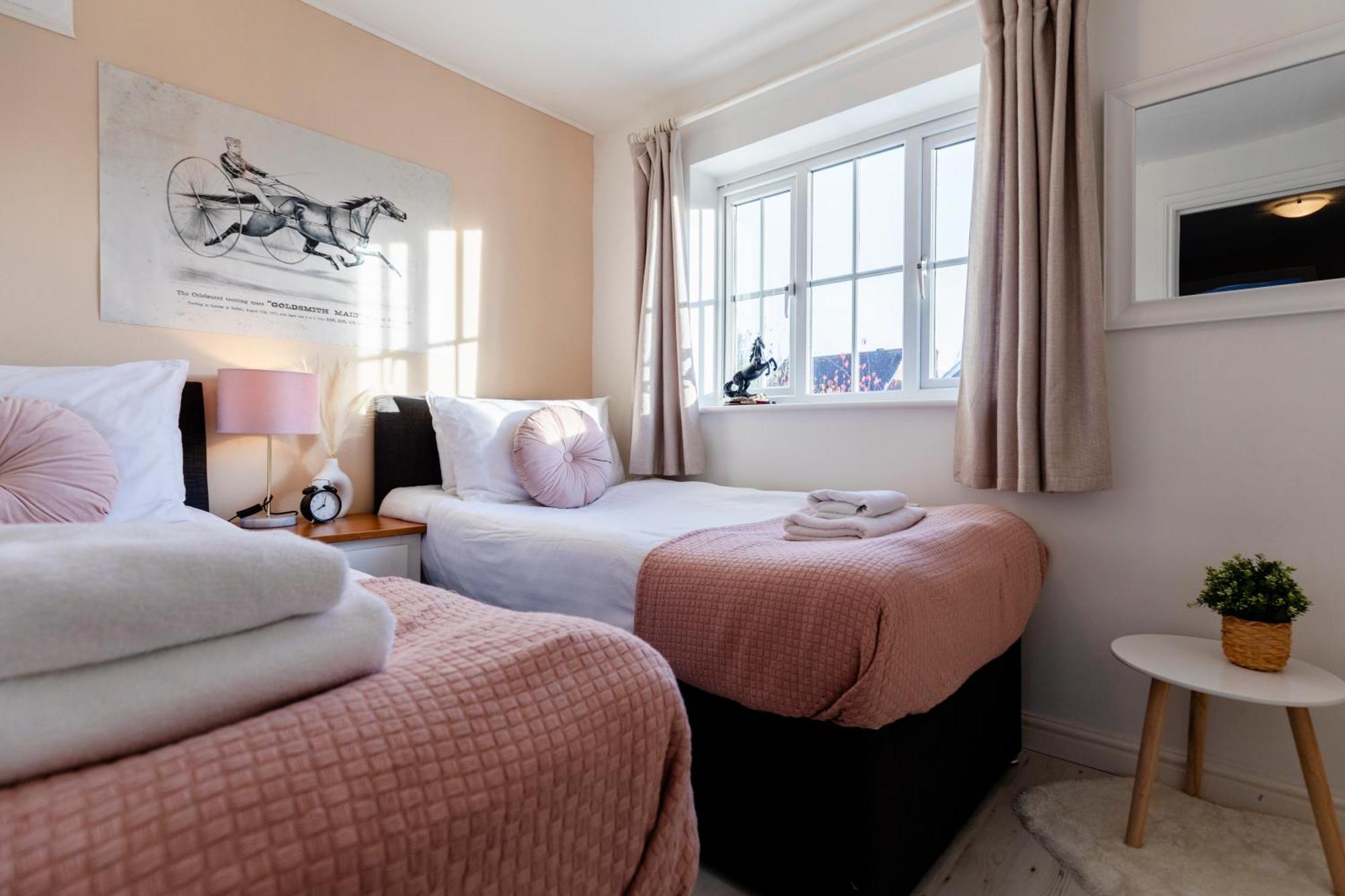 Chichester Retreat House With Free Parking Eksteriør billede