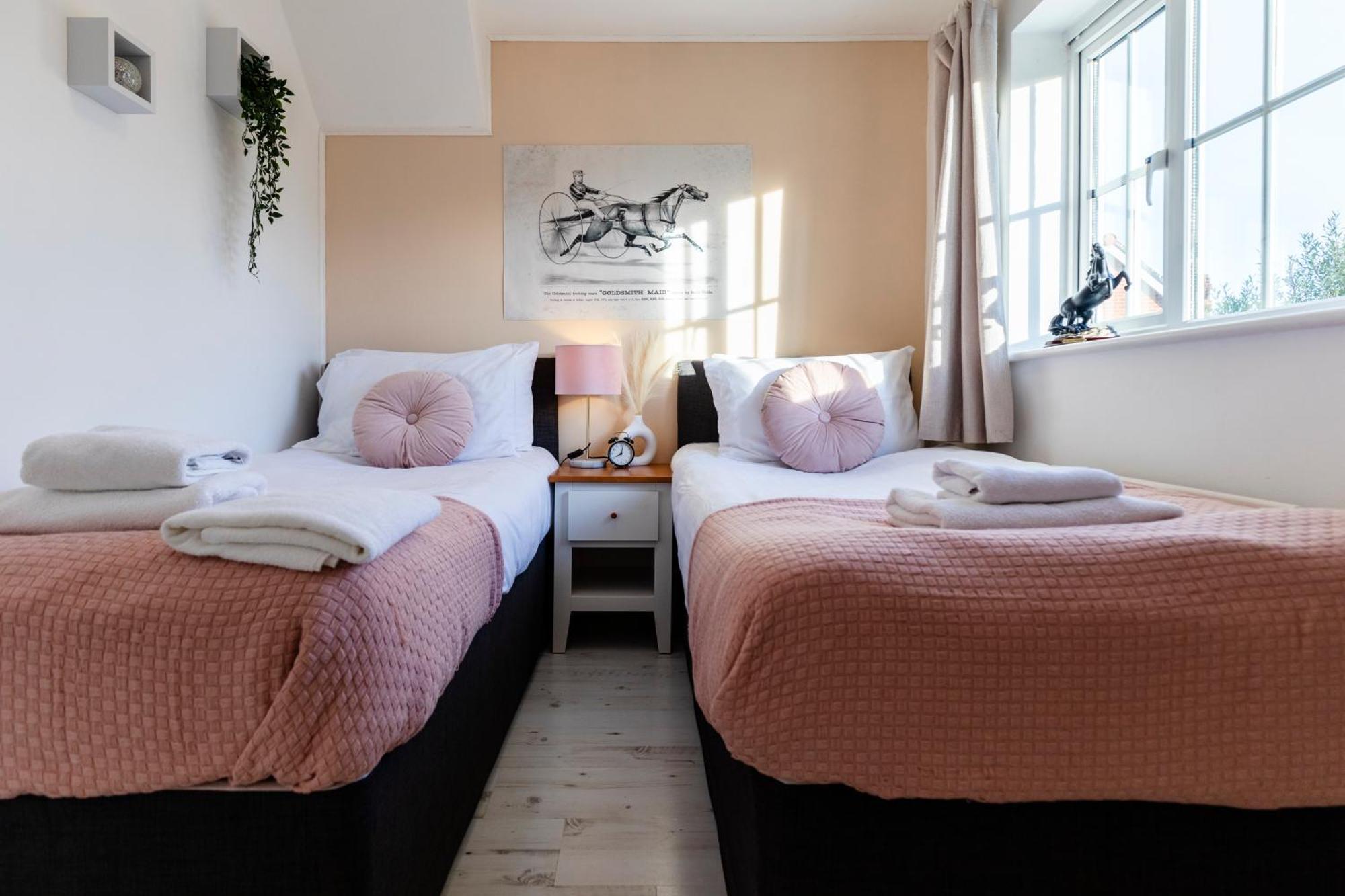 Chichester Retreat House With Free Parking Eksteriør billede